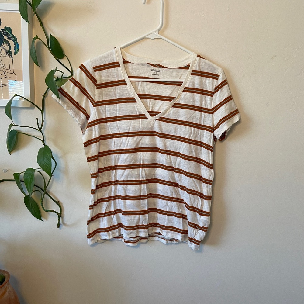 Madewell V Neck Tshirt. Never work NWOT